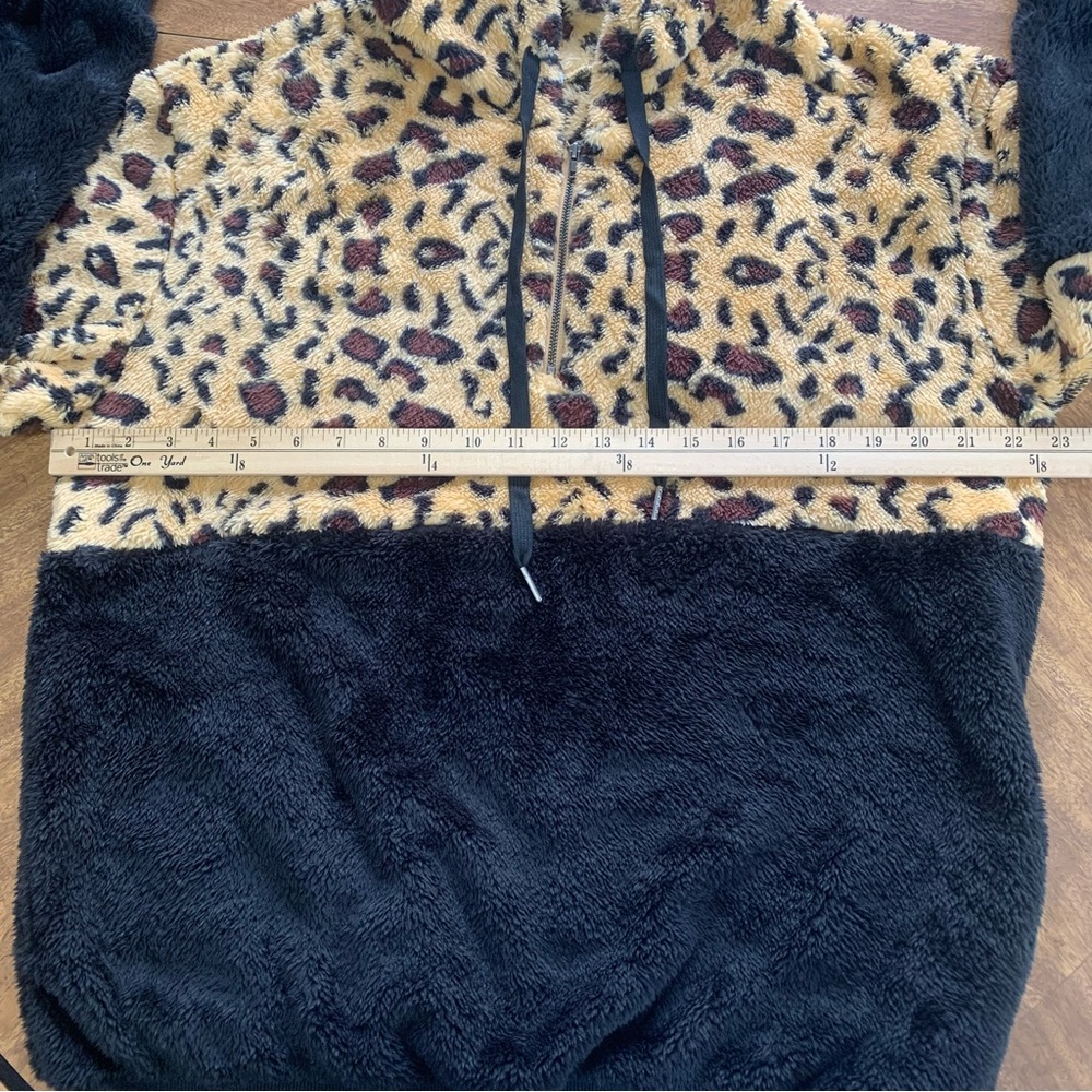 LEOPARD Print & Black Faux Fur Plush Sherpa Hoodie Sweatshirt Women’s Size Large - Picture 6 of 10